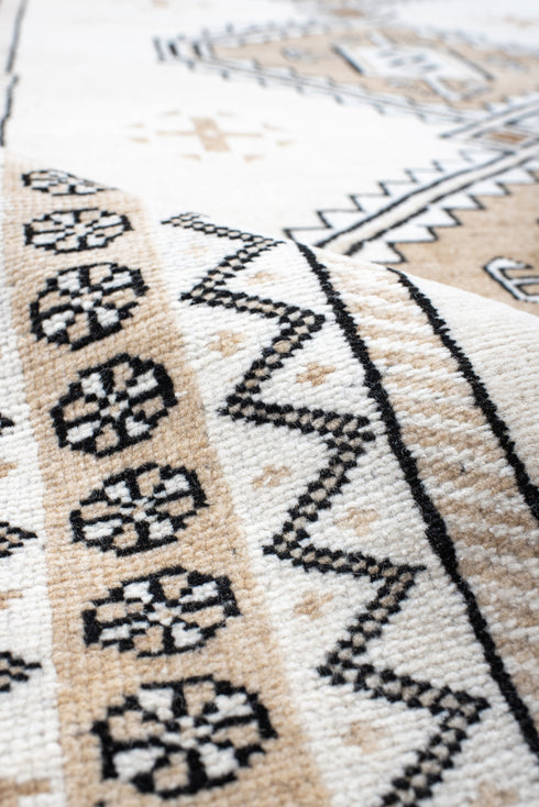 Antique Gabbe Area Rug (3' x 7')